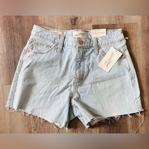 Universal Thread Shorts